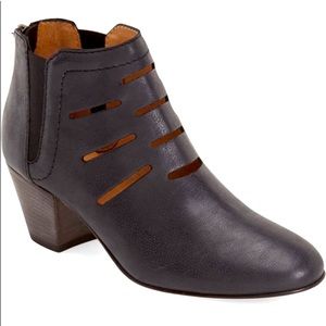 Aquatalia 10.5 Black Leather Freida Boots